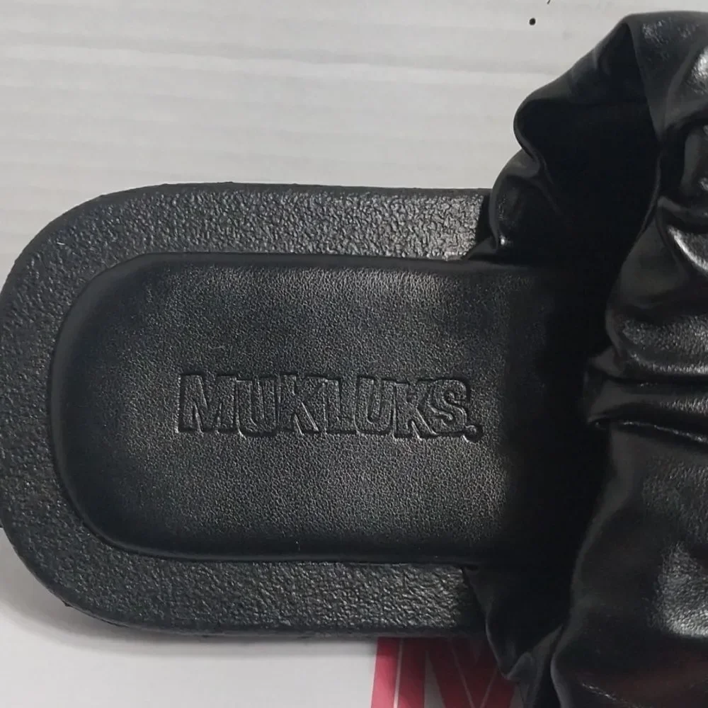 0riginal  BLACK MUK LUKS...Size 8....NEW IN BOX